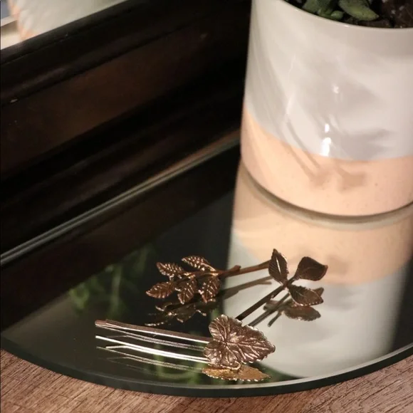 Gold Leaf Hair Pins - Picture 4 of 4